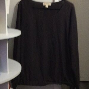 Classic Women's Long-Sleeve Scoop Neck Top - Black